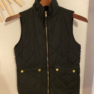 Francesca‘s Black women’s puffy vest